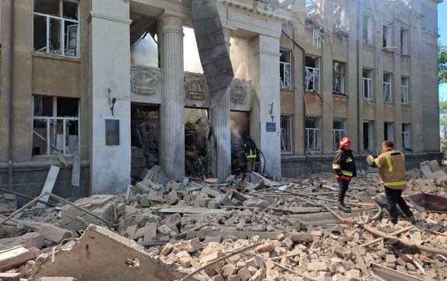 Удар балістикою по ліцею в Білгород-Дністровському: серед поранених є школярі