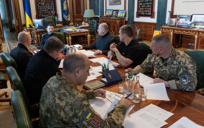 Особливий акцент - на перехоплювачах: Зеленський провів нараду щодо виробництва дронів