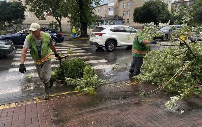Павлоград накрила сильна злива з градом: місто затопило