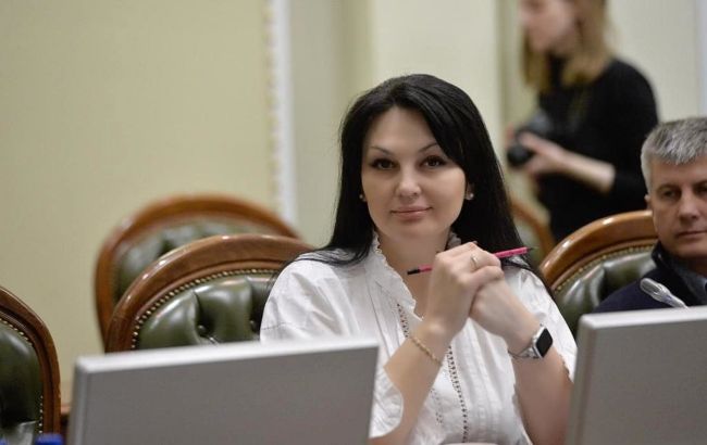 Підозрюють у хабарі. Членство Марченко у фракції "Слуга народу" призупинили