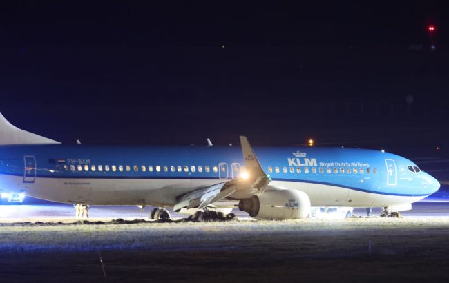 Літак з пасажирами аварійно сів у Норвегії (фото, відео)