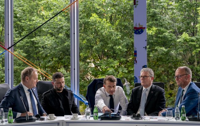 Росія відмовою від перемир'я хоче виграти час, Захід підготує відповідь, - Макрон