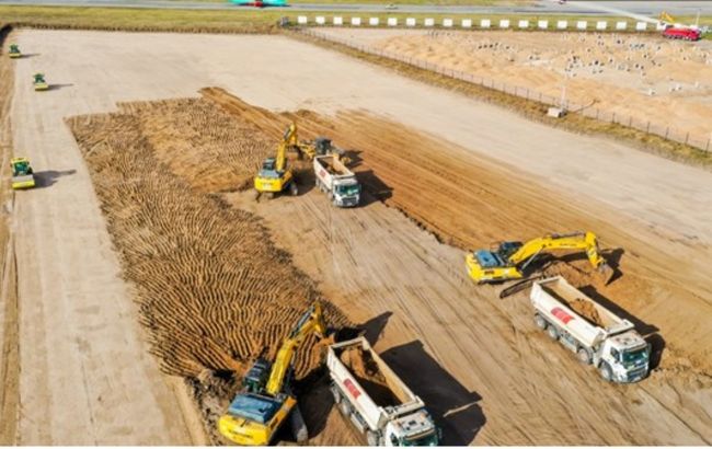 В аеропорту Дніпра почали будувати нову злітно-посадкову смугу