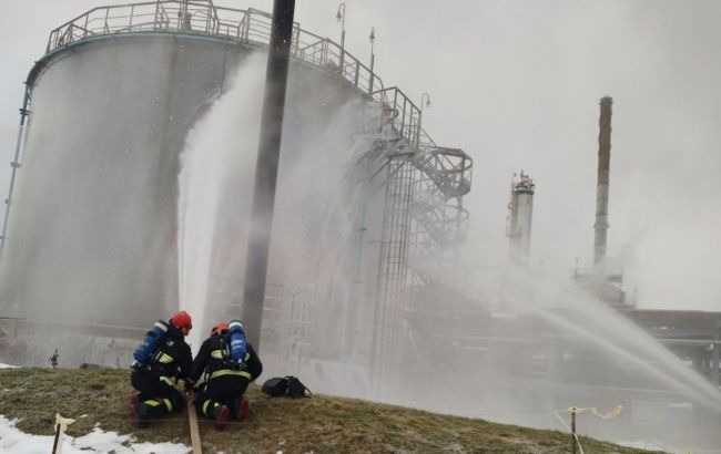 Пожежі не лише у Росії. У Білорусі спалахнув завод "Нафтан"