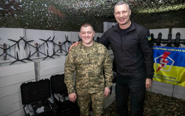 Киев закрывает потребности фронта: Кличко передал 1300 дронов для 5-й бригады