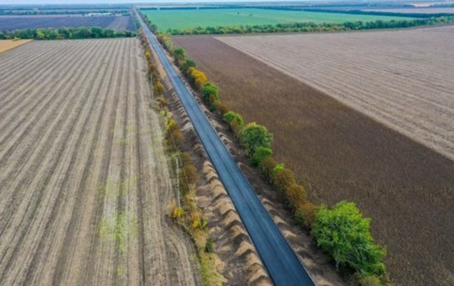 В Днепропетровской области восстанавливают "убитую" дорогу Т-04-13