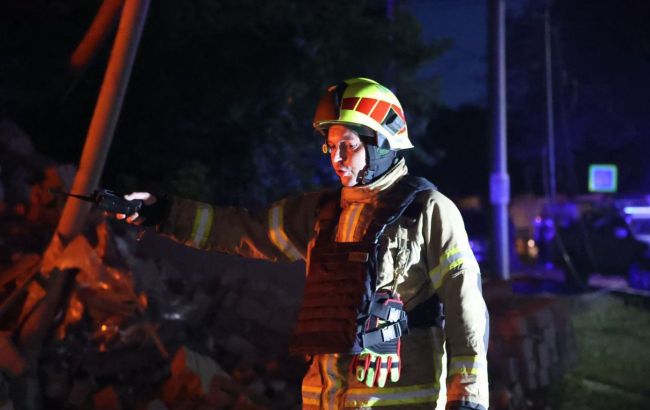 Росіяни влучили в багатоповерхівку в Дніпрі: всі подробиці