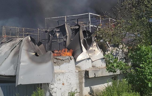 За три години 14 ударів. Окупанти масово обстріляли південь України, влучили в склад