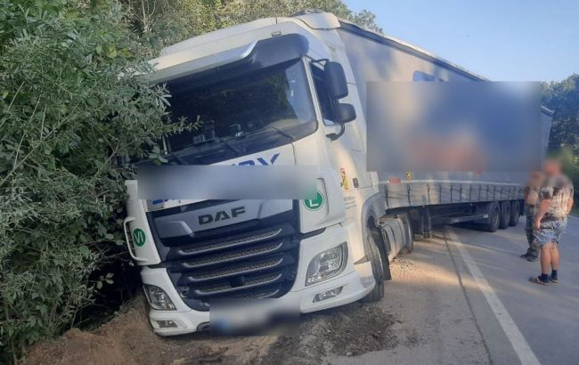 Движение на дороге Львов - Краковец временно перекрыли: названа причина