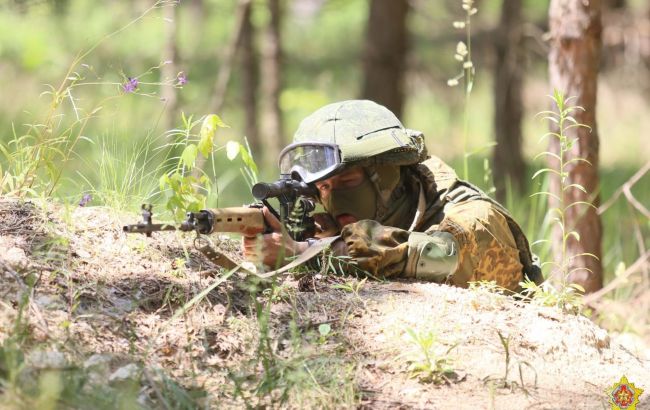 Даже крышки с прицелов не снимают. Пограничники высмеяли учения ССО Беларуси