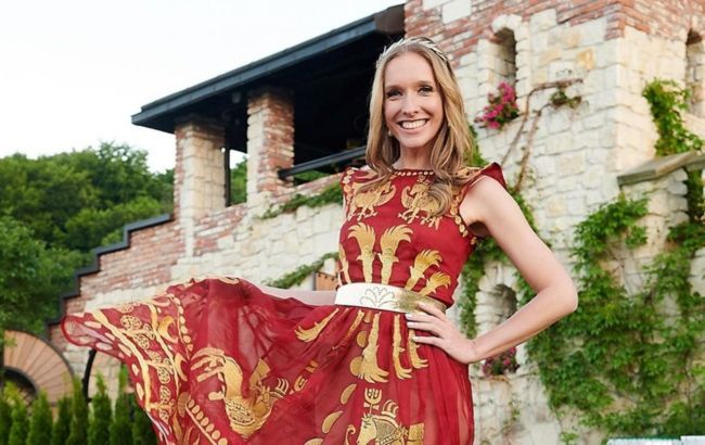 В ярких "дудочках" и облегающей майке: Катя Осадчая покорила сочным летним луком