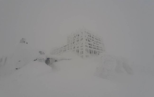 Українців попередили про небезпеку лавин у Карпатах