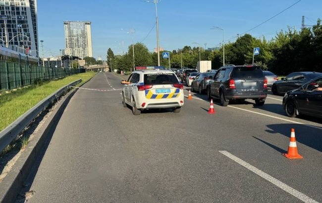 У Києві обвалилася частина Повітрофлотського шляхопроводу