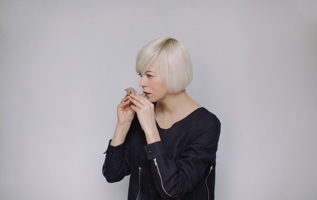 Традиционные гаджеты: ONUKA сыграла на древних свищиках для Музея истории Киева