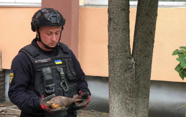 У Києві на території дитсадка знайшли міну часів Другої світової війни (фото)