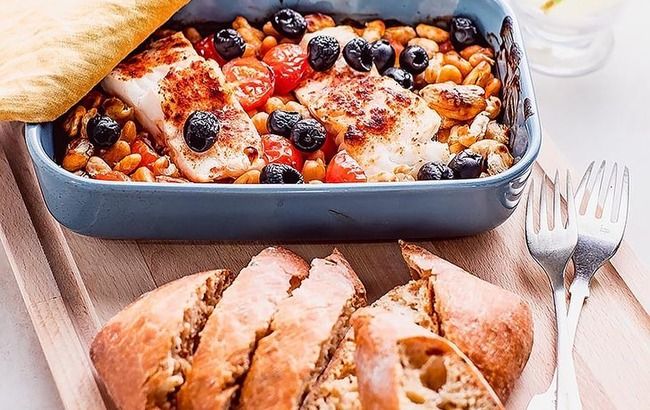 Рыбное меню: треска, запеченная с томатами и белой фасолью