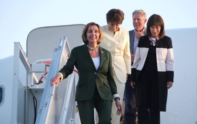 Пелоси прибыла в Армению с официальным визитом