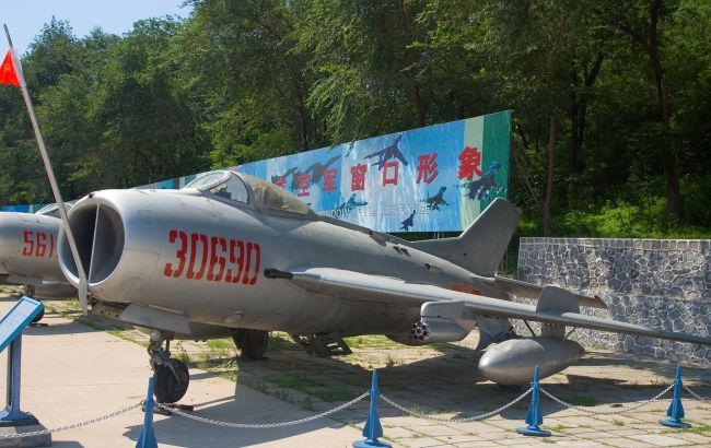 Китай размещает истребители-дроны возле Тайваньского пролива, - Reuters