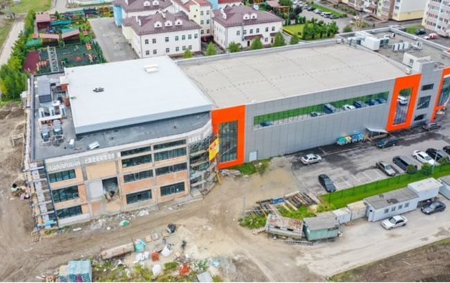 В Слобожанском завершается строительство бассейна