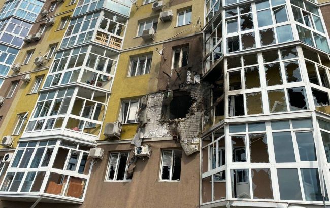 У Воронежі дрон врізався у житловий будинок (фото, відео)