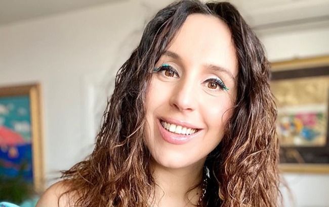 Стала еще краше: беременная Джамала в пестром платье показала внушительный животик