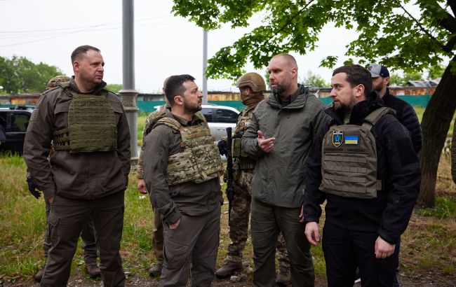 Равнение на центр. Как меняются отношения между командой Зеленского и местной властью