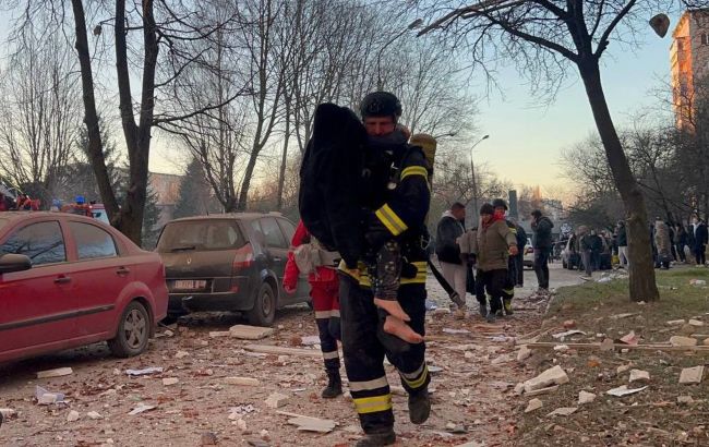 Удар по Тернополю: погибли 10 человек, почти 40 - ранены, среди них дети