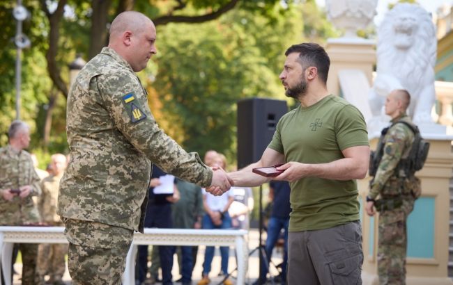 Зеленский присвоил звание Героя Украины четырем военным, двум из них - посмертно