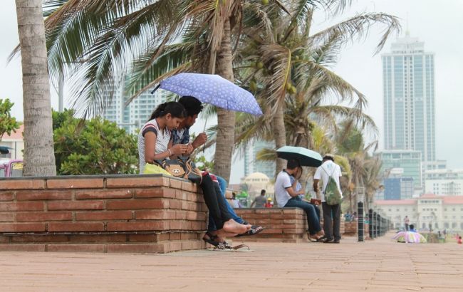 На Шри-Ланке ослабили карантин, но комендантский час еще действует