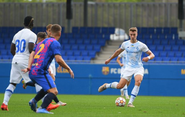 "Заря" забрала троих футболистов "Динамо" на 2 года