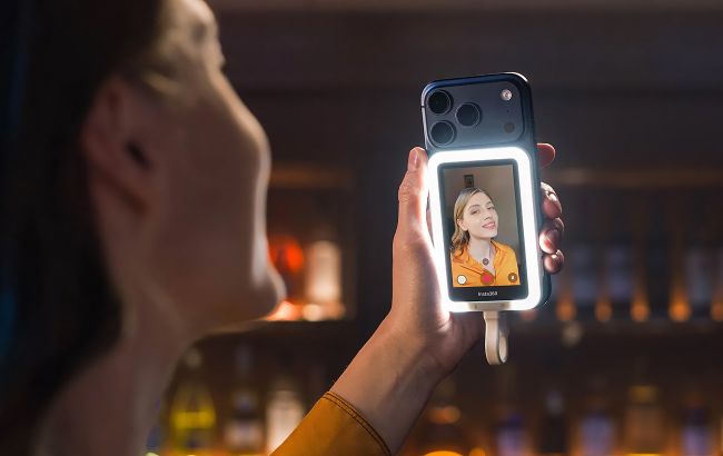Другий екран "на спині" iPhone: як новий гаджет перетворить смартфон на професійну камеру