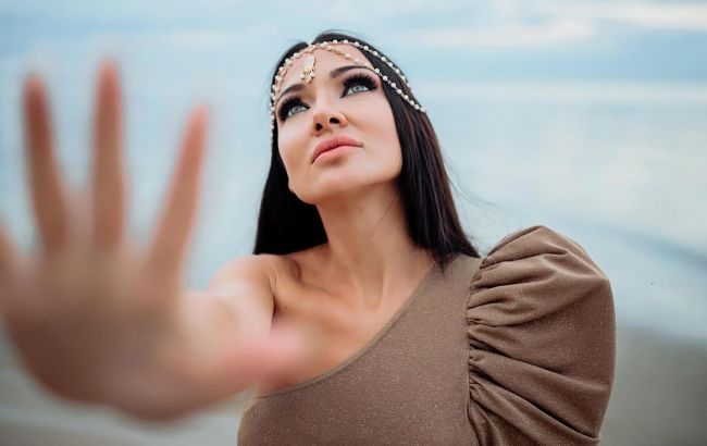 Главное попасть в точку: жена Влада Ямы впечатлила растяжкой