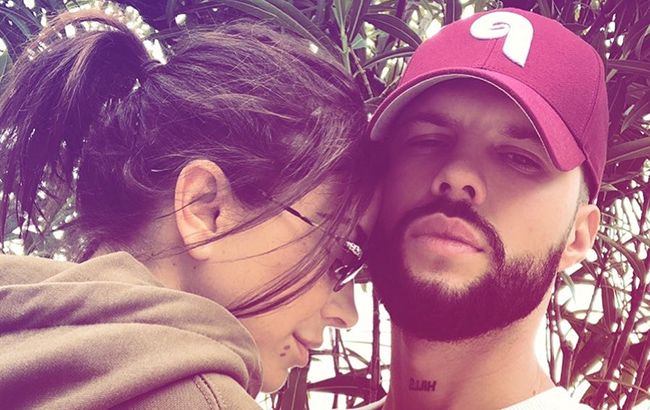 Ани Лорак на отдыхе с молодым любовником засветила помолвочное кольцо (фото)