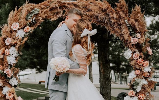 Настя из Уханя вышла замуж за главу миграционной службы (фото)