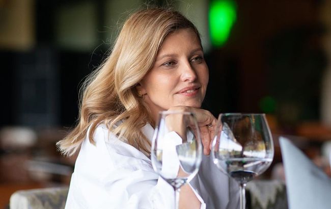 В купальнике на пляже: в сети появились неизвестные ранее фото Елены Зеленской