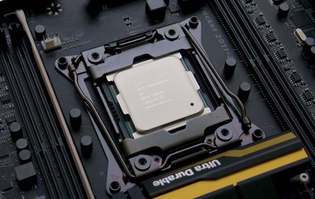 Intel презентовал первый настольный 10-ядерный процессор