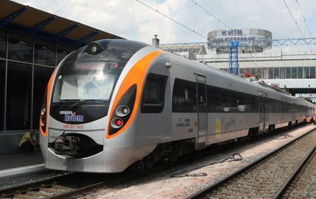 "Укрзализныця" отменила некоторые скоростные поезда в новогоднюю ночь