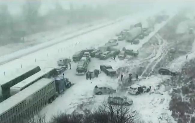 В США на трассе столкнулись 70 автомобилей, есть пострадавшие