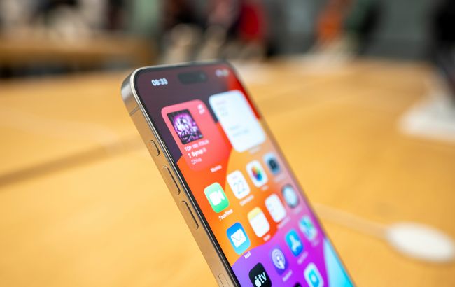 Шпионская программа массово взламывает IPhone через украинские сайты, - Reuters