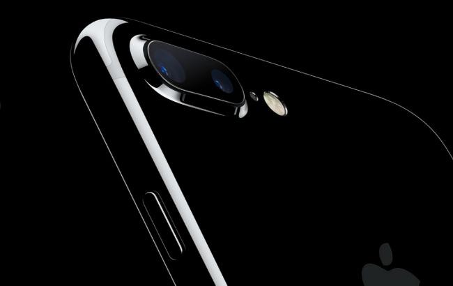 Apple зменшує замовлення на виробництво iPhone 7