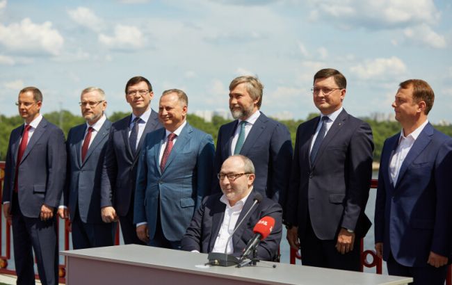 Политологи оценили шансы объединения оппозиционных сил на выборах