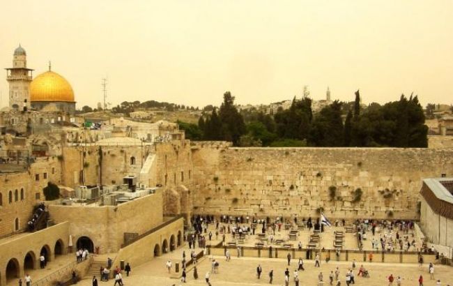 Ізраїльський військовий відкрив вогонь по палестинцях, які кидали камені в його машину