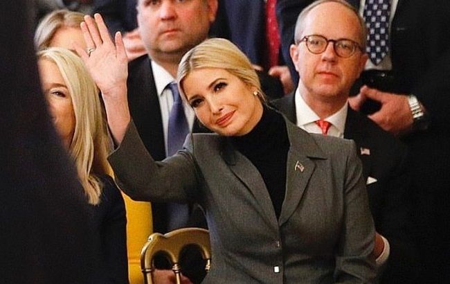 Иванка Трамп в воздушном плиссе цвета неба покорила изысканным аутфитом на все случаи