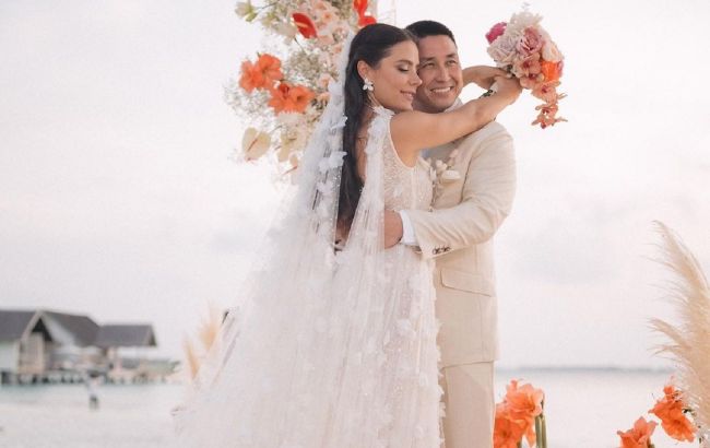 Ведущая "Танцев" Онуфрийчук официально вышла замуж за миллионера через 8 месяцев после свадьбы