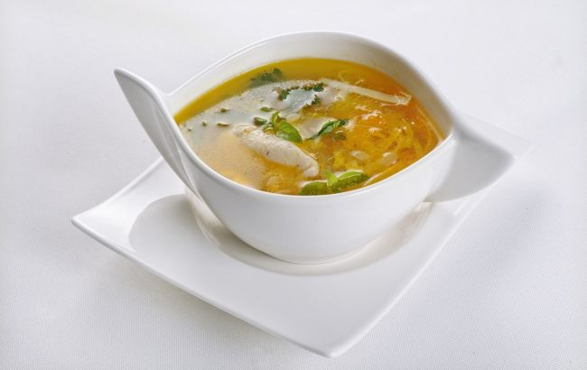 Добавьте к бульону два ингредиента. Они прекрасно улучшат его вкус