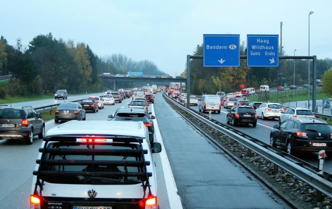 Виплати або машина. Українські біженці у Швейцарії мають продати свої автомобілі