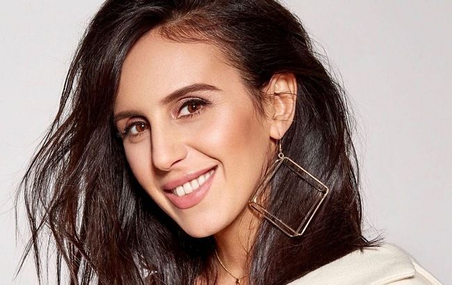 В ніжній блузі і спортивках: Джамала здивувала сміливим образом з Лондона