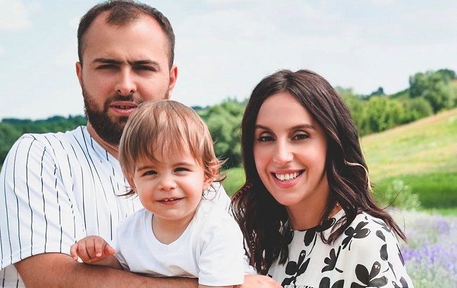 Наступает на пятки: Джамала умилила вокальным талантом двухлетнего сына Эмира (видео)