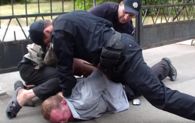 В Киеве полиция задержала пьяного "майора милиции"