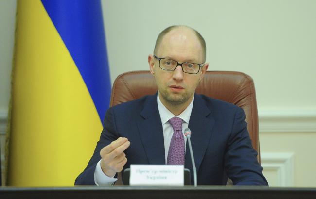 В День памяти и примирения Яценюк подарил бойцам АТО 8 квартир